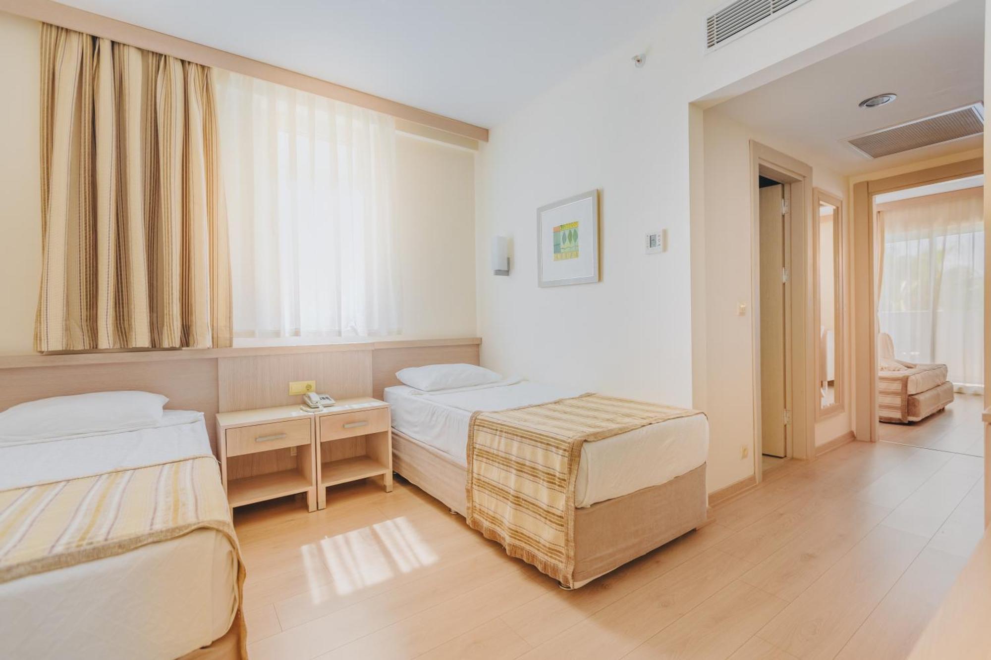 Resort Sural Side